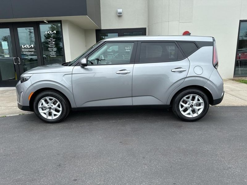 2023 Kia Soul LXImage 8