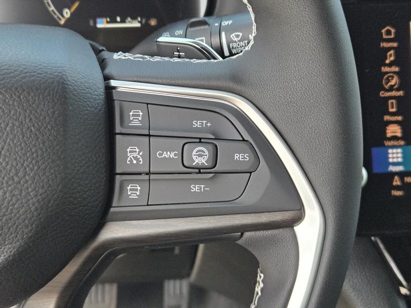 New 2026 Jeep Grand Cherokee L Laredo Altitude 4x2