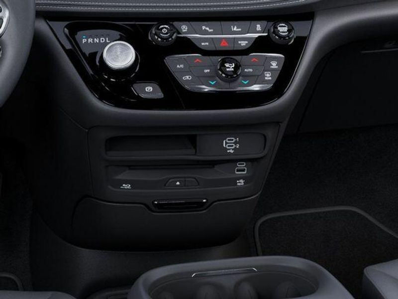 New 2027 Chrysler Pacifica SelectImage 24