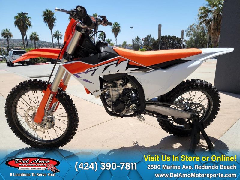 2024 KTM 250 SX  in a ORANGE exterior color. Del Amo Motorsports of Redondo Beach (424) 304-1660 delamomotorsports.com 