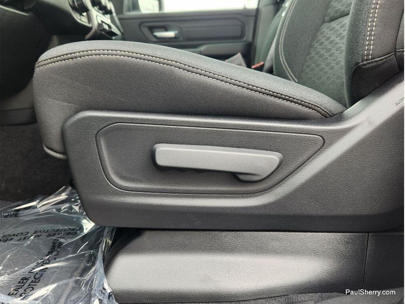 New 2026 RAM 1500 Express Crew Cab 4x4 5'7' Box