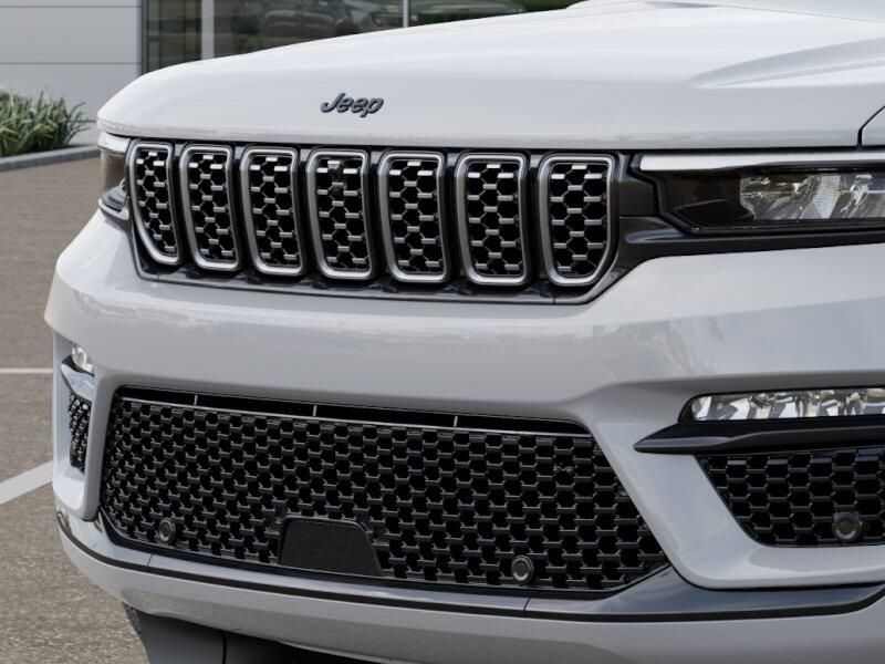 New 2025 Jeep Grand Cherokee Summit Reserve 4x4Image 7