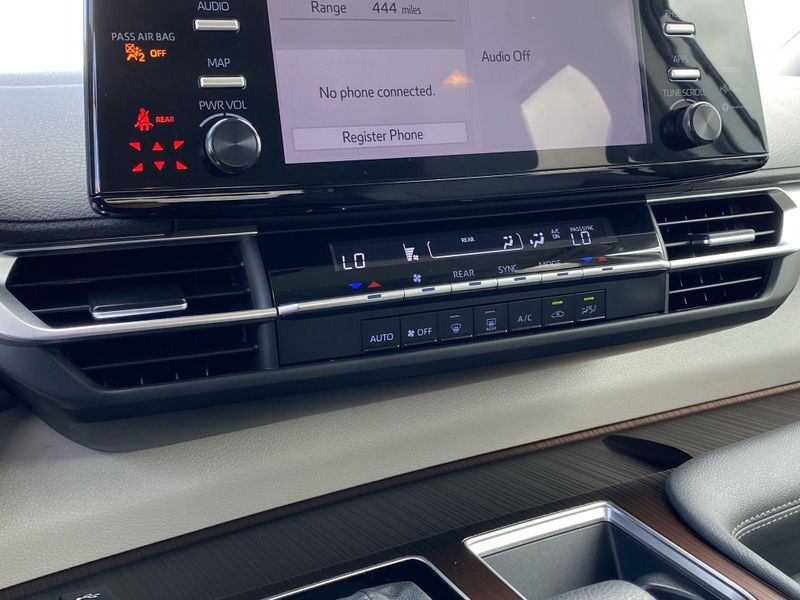 2024 Toyota Sienna LEImage 23