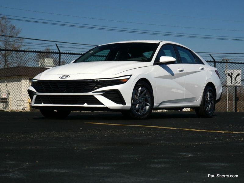 2024 Hyundai Elantra SELImage 10