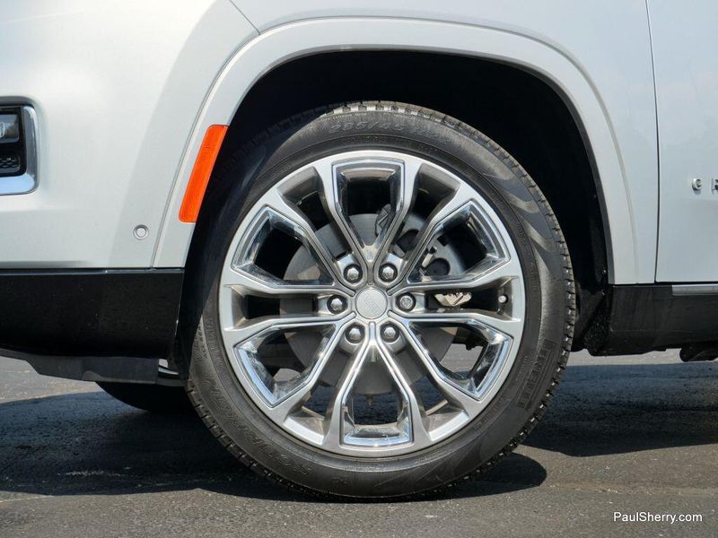 2023 Jeep Grand Wagoneer L II photo 21