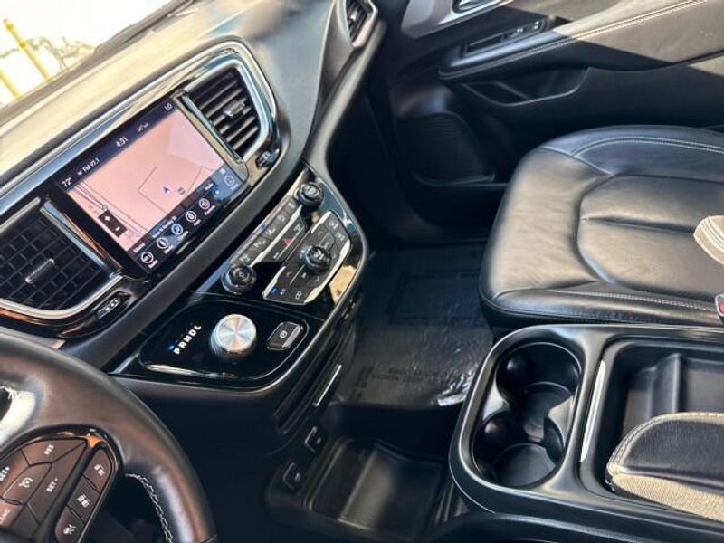 2019 Chrysler Pacifica Touring L photo 18