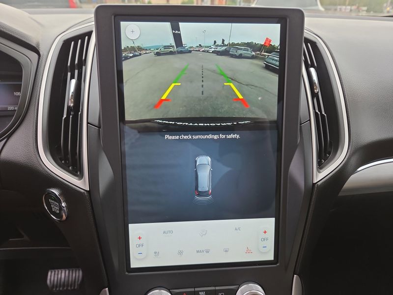2022 Ford Edge SEL photo 26