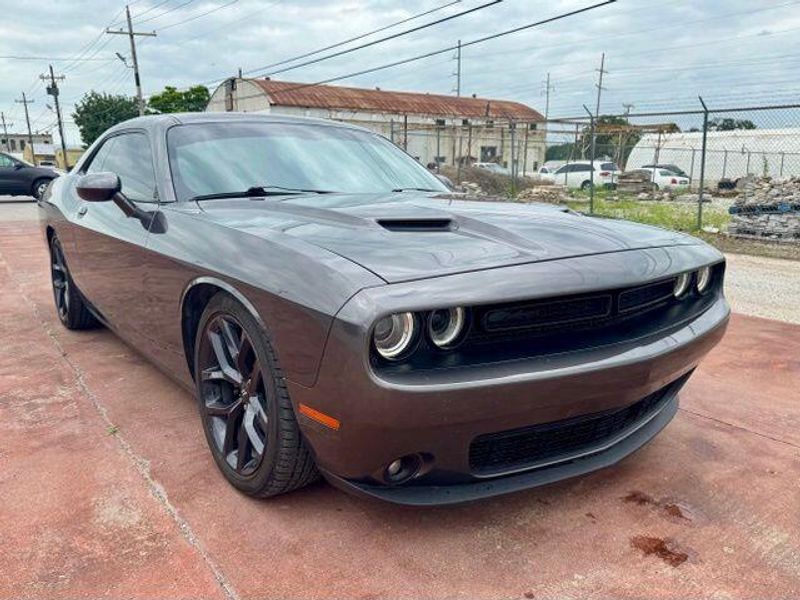 Used 2021 Dodge Challenger SXTImage 3