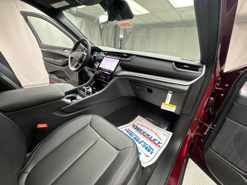2025 Jeep Grand Cherokee L Limited 4x4Image 25