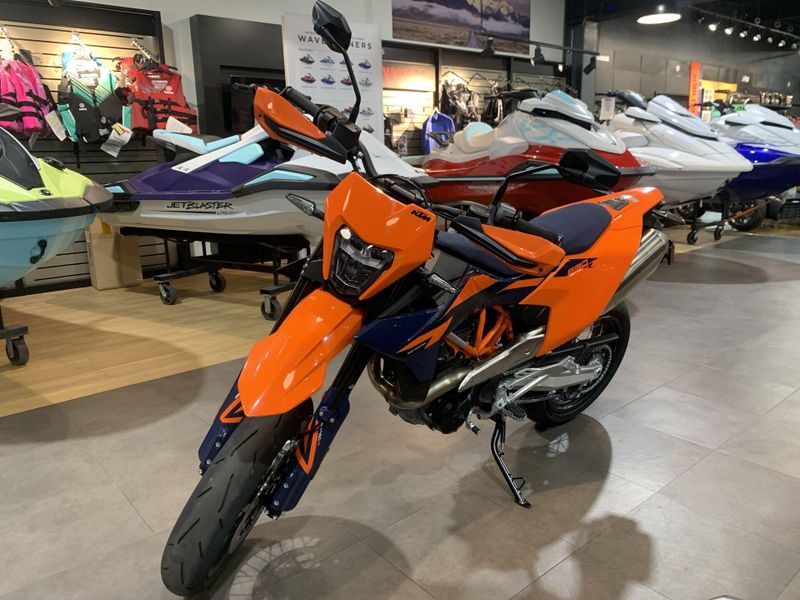 New 2026 KTM 690 SMC R Image 10