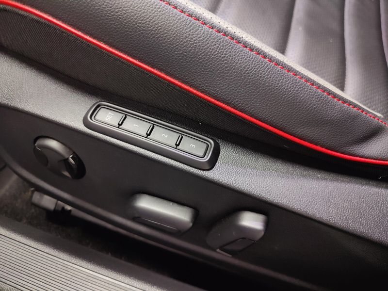 Used 2024 Volkswagen Golf GTI SE w/Sunroof/Leather PkgImage 14