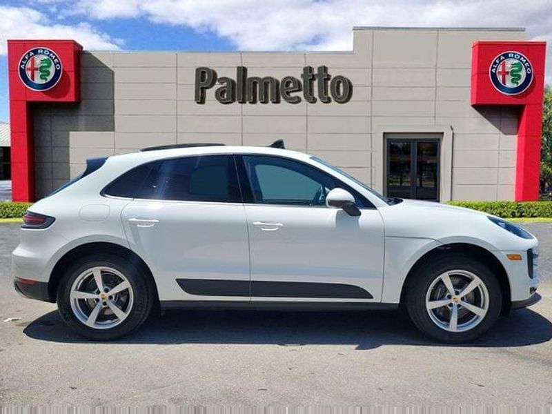 2021 Porsche Macan Base photo 3