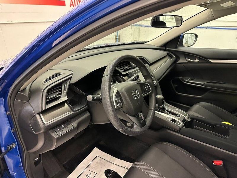 2019 Honda Civic LXImage 18