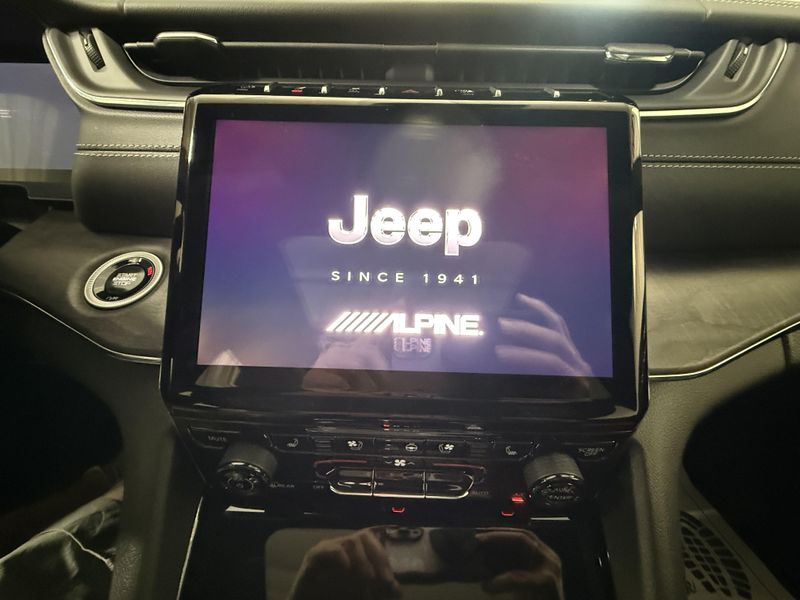 Used 2024 Jeep Grand Cherokee OverlandImage 27