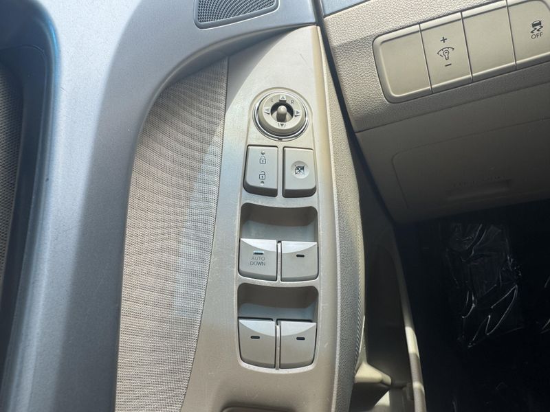 Used 2011 Hyundai Elantra GLS PZEVImage 16