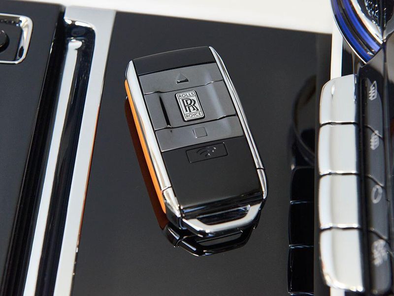 New 2025 Rolls-Royce Spectre Image 17