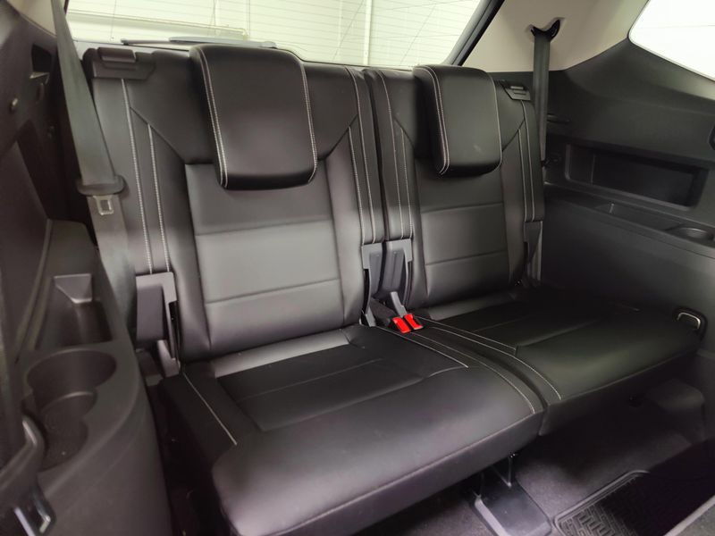 Used 2023 Volkswagen Atlas SE AWD w/Technology & SunroofImage 17