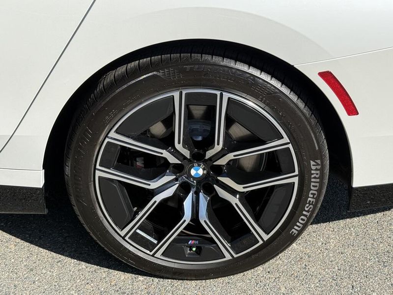 2025 BMW 7 Series 740iImage 16