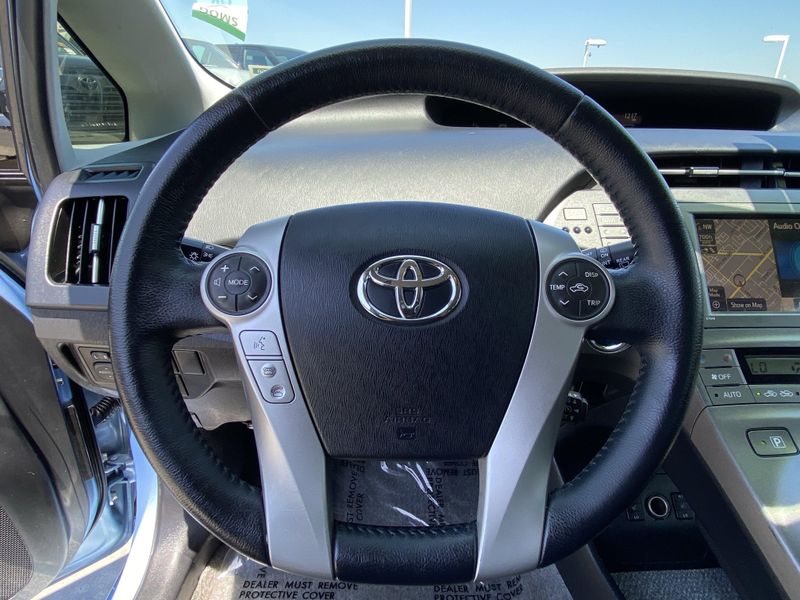 2014 Toyota Prius Plug-In AdvancedImage 25