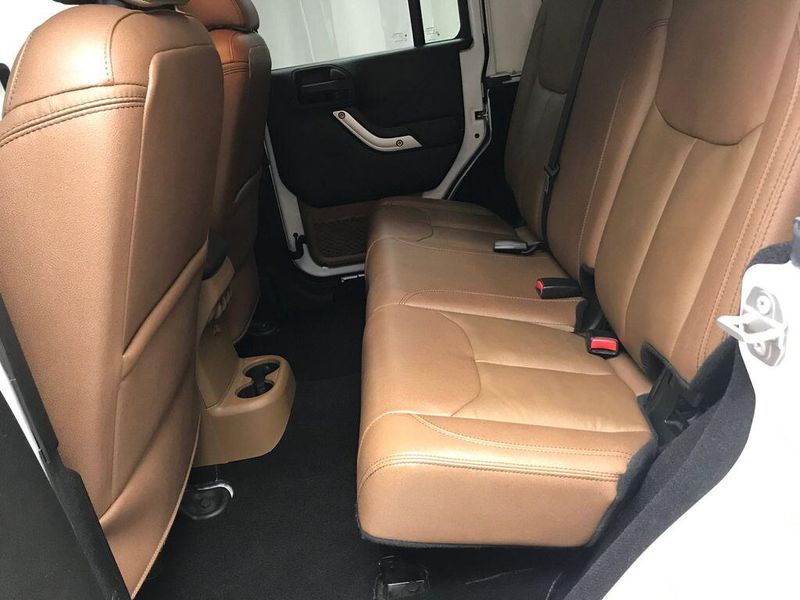 Used 2018 Jeep Wrangler JK Unlimited SaharaImage 9