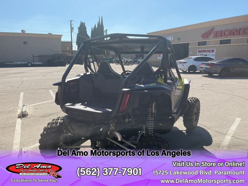 2022 Honda SXS10S2RDLN  in a TONIC YELLOW PEARL exterior color. Del Amo Motorsports of Los Angeles (562) 262-9181 delamomotorsports.com 