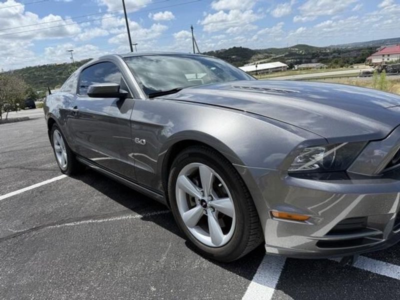 2014 Ford Mustang GT Premium photo 3