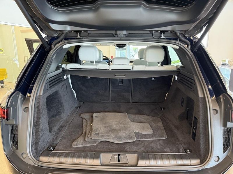 2023 Land Rover Range Rover Sport SE