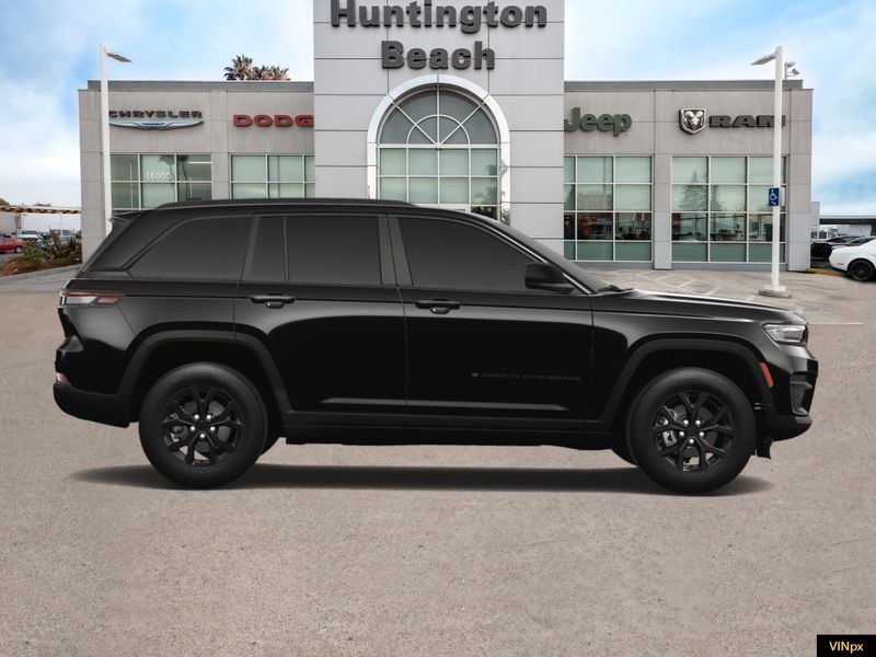 2025 Jeep Grand Cherokee Altitude X 4x2Image 9