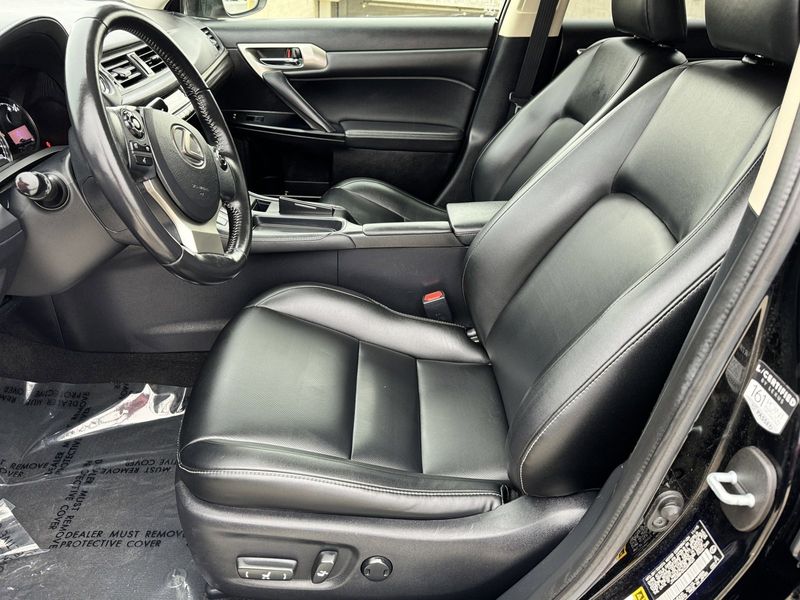 2016 Lexus CT 200h HybridImage 18
