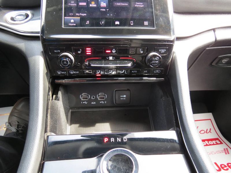 Used 2022 Jeep Grand Cherokee Laredo 4x4 4dr SUV (midyear release)Image 15