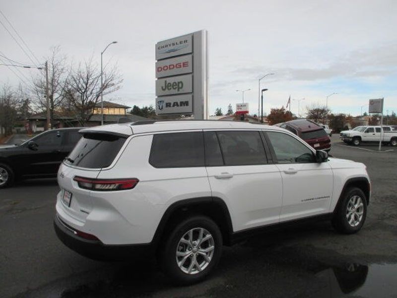 2023 Jeep Grand Cherokee L Limited 4x4Image 7