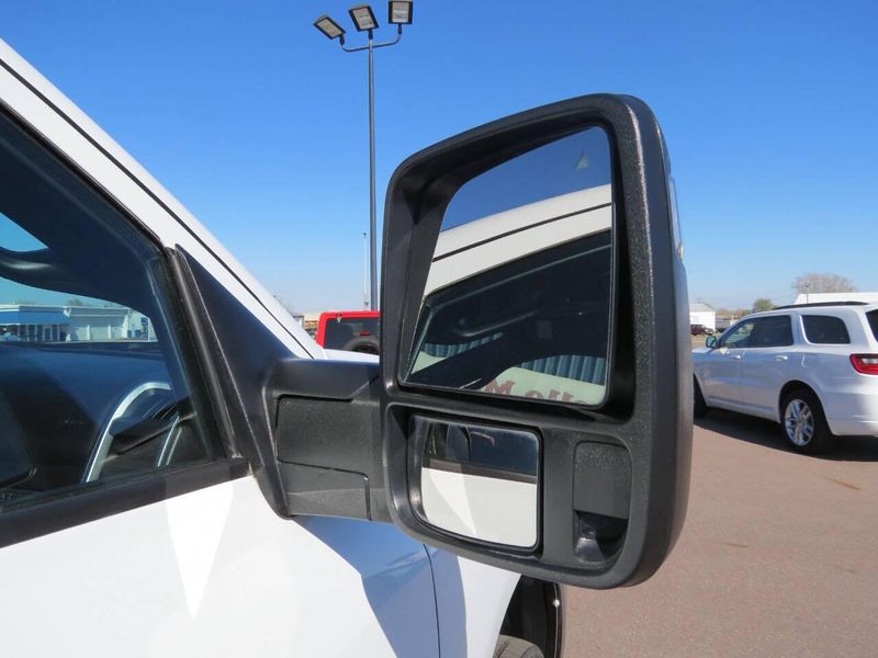 Used 2024 RAM 2500 Big Horn 4x4 4dr Crew Cab 6.3 ft. SB PickupImage 8