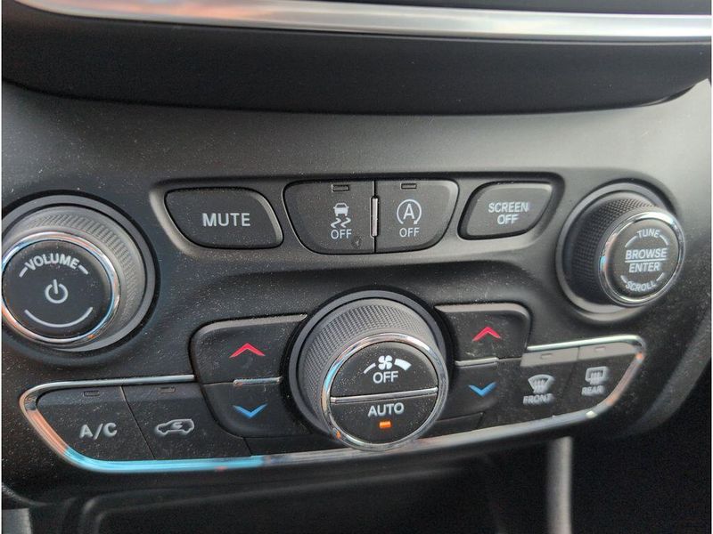 2023 Jeep Cherokee Altitude LuxImage 17