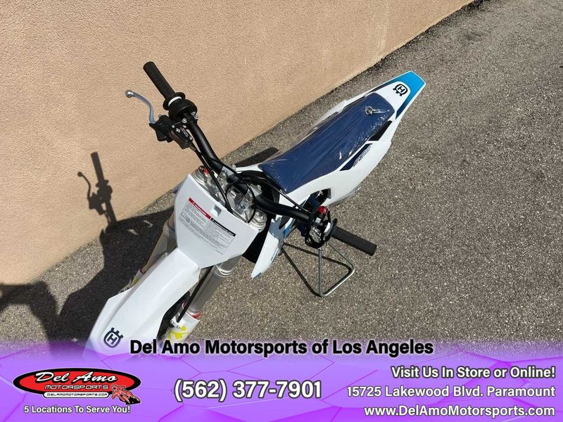 2024 HUSQVARNA EE 3  in a WHITE exterior color. Del Amo Motorsports of Los Angeles (562) 262-9181 delamomotorsports.com 