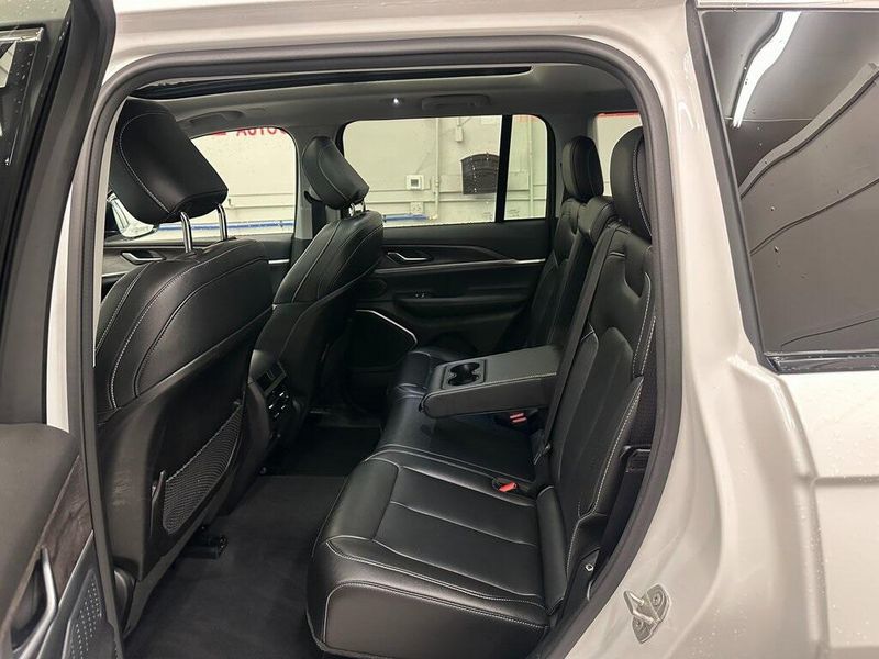 2024 Jeep Cherokee Limited 4xe photo 19