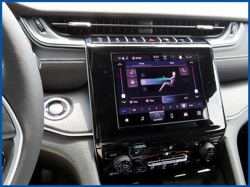 New 2025 Jeep Grand Cherokee Altitude XImage 16