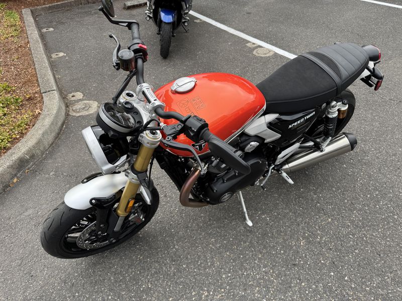 2025 Triumph Speed Twin 1200 RS MODEL BAJA ORANGE / SAPPHIRE BLACK 