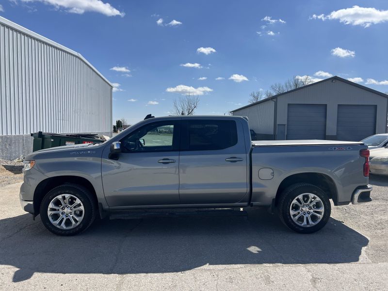 Used 2025 Chevrolet Silverado 1500 LTImage 1