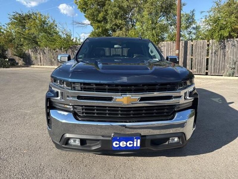 2021 Chevrolet Silverado 1500 LT photo 2