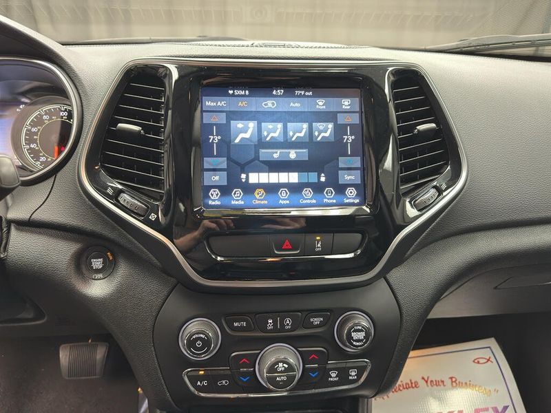 Used 2022 Jeep Cherokee LimitedImage 11