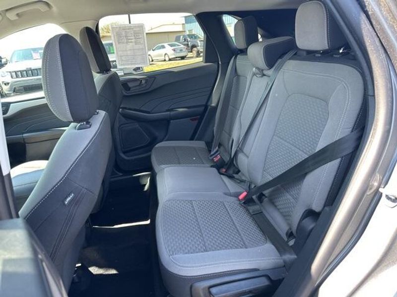 2022 Ford Escape SEImage 18