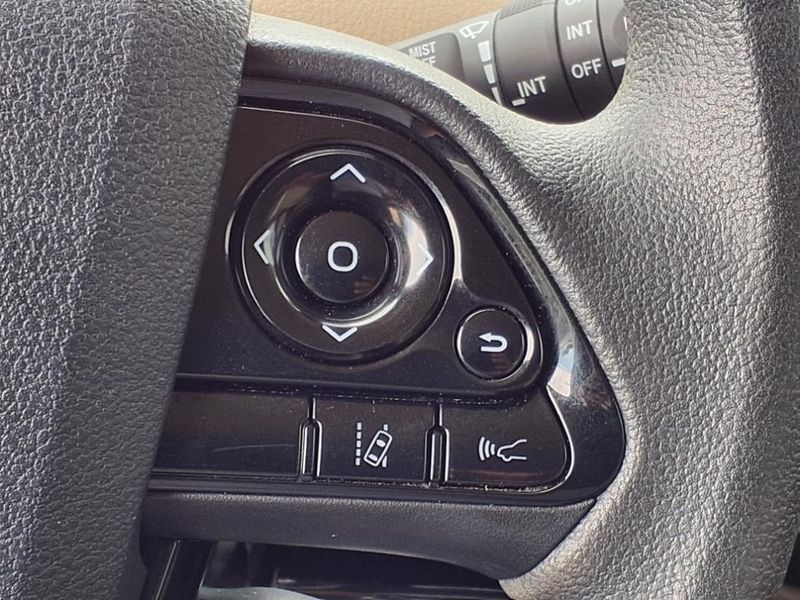 Used 2020 Toyota Prius LEImage 18