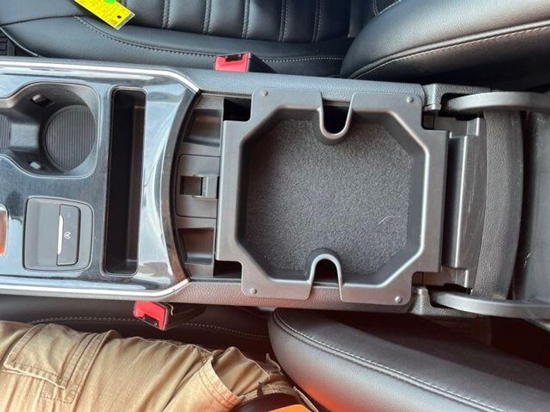 2020 Ford Edge SEL photo 23