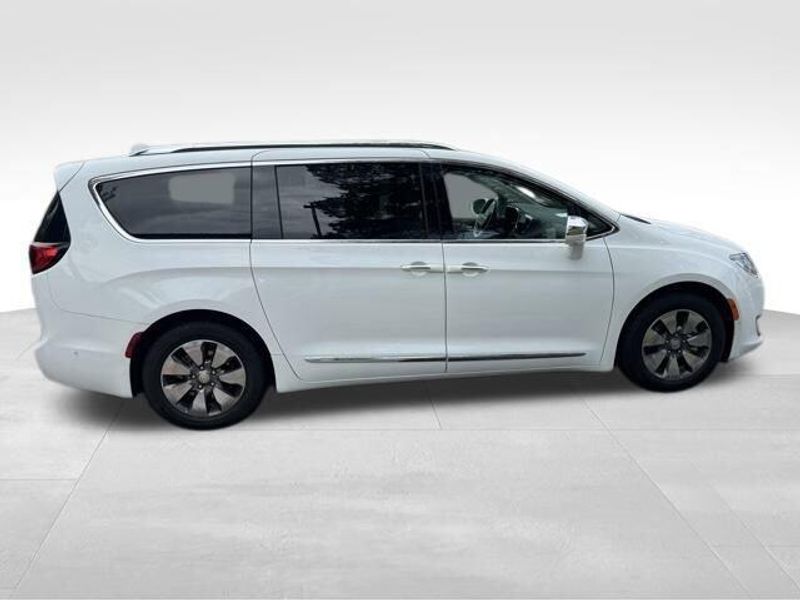2018 Chrysler Pacifica Hybrid Limited