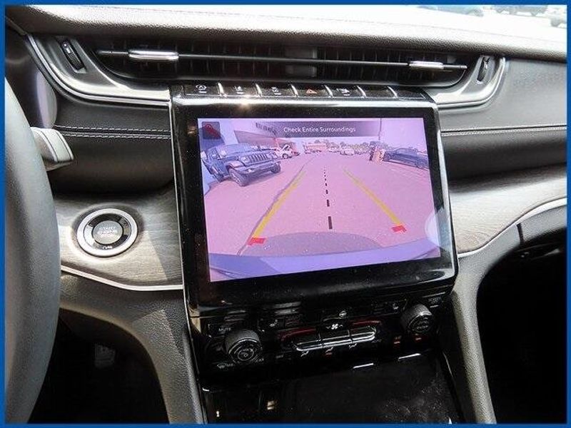 Used 2022 Jeep Grand Cherokee L LimitedImage 19
