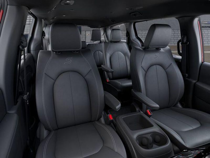 New 2026 Chrysler Pacifica SelectImage 16
