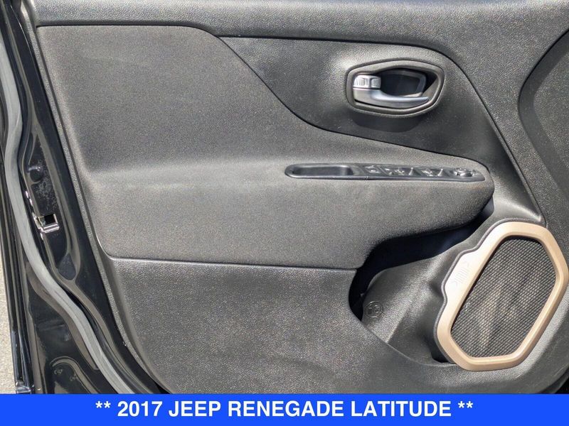 2017 Jeep Renegade Latitude North Edition photo 6