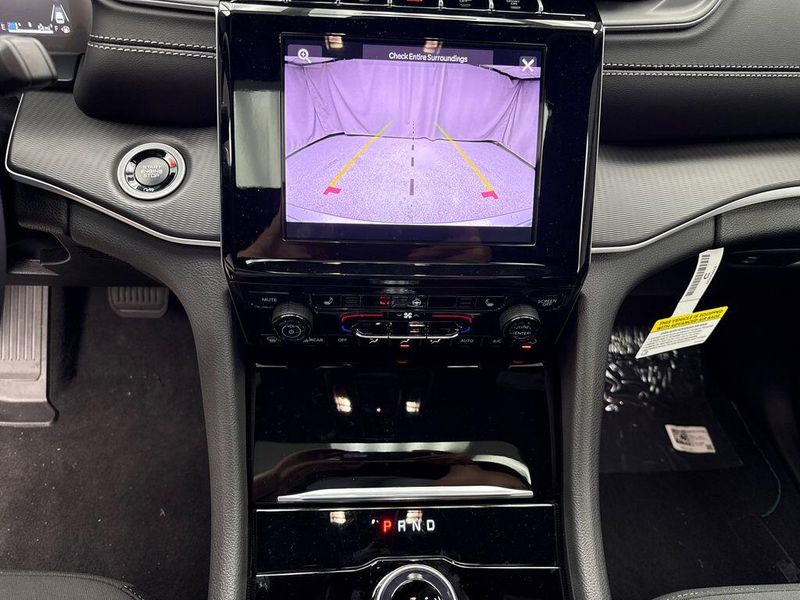 New 2025 Jeep Grand Cherokee Laredo X 4x4Image 14