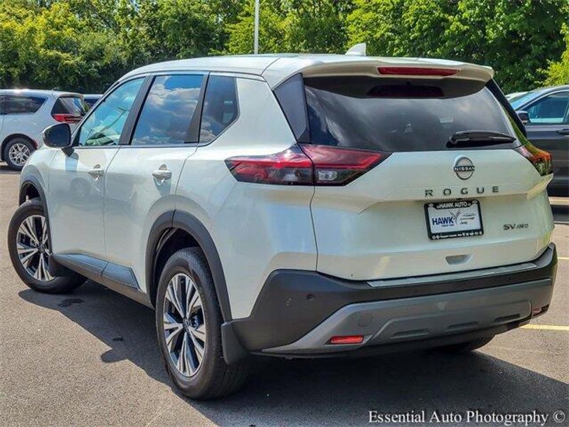 2022 Nissan Rogue SV photo 2