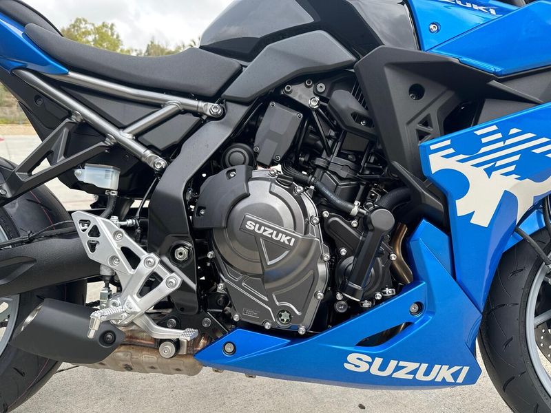 2025 Suzuki GSX-8R Image 13
